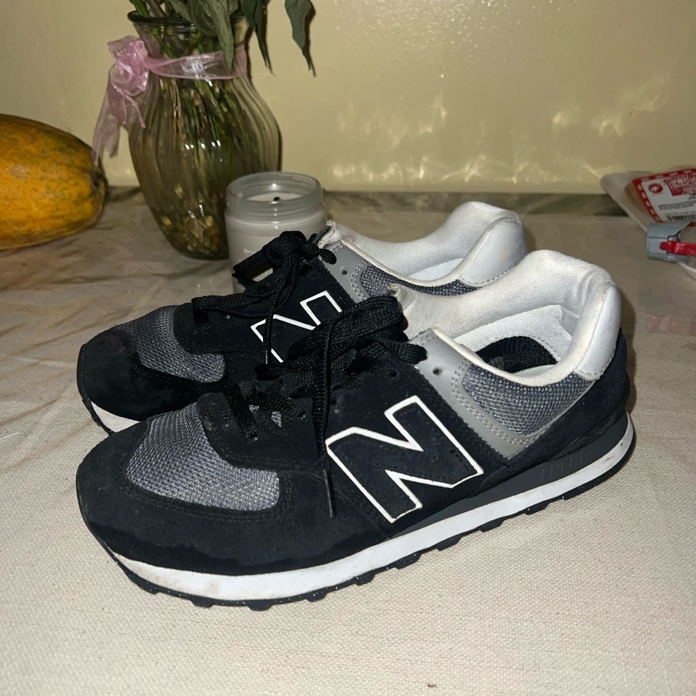 New Balances 574 in Black (Size W8.5/M6.5)
